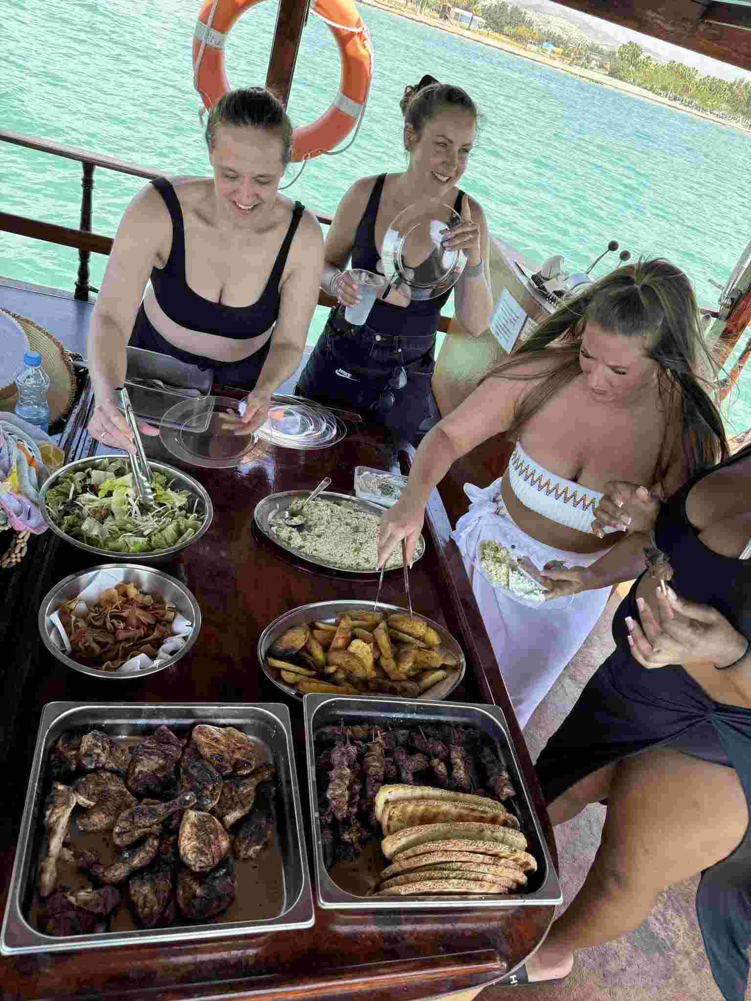 Boat tour scene 10
