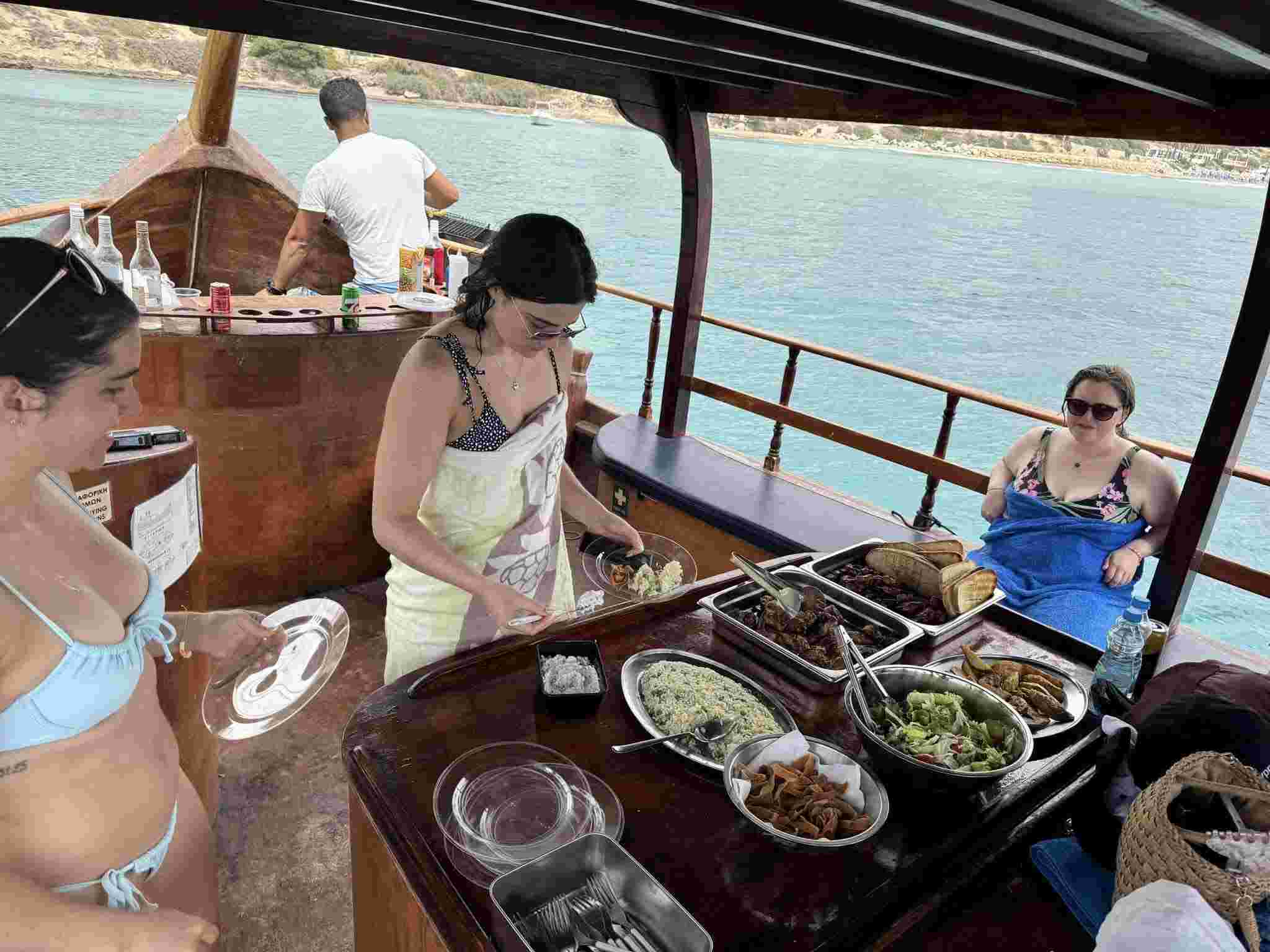Boat tour scene 13