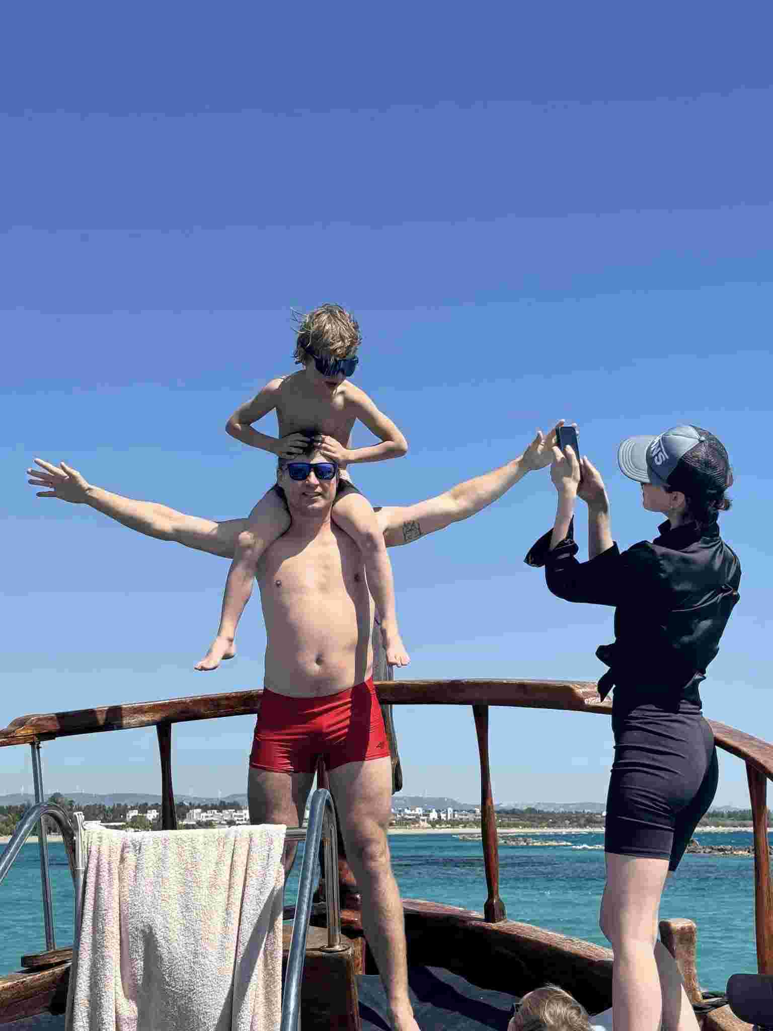 Boat tour scene 15