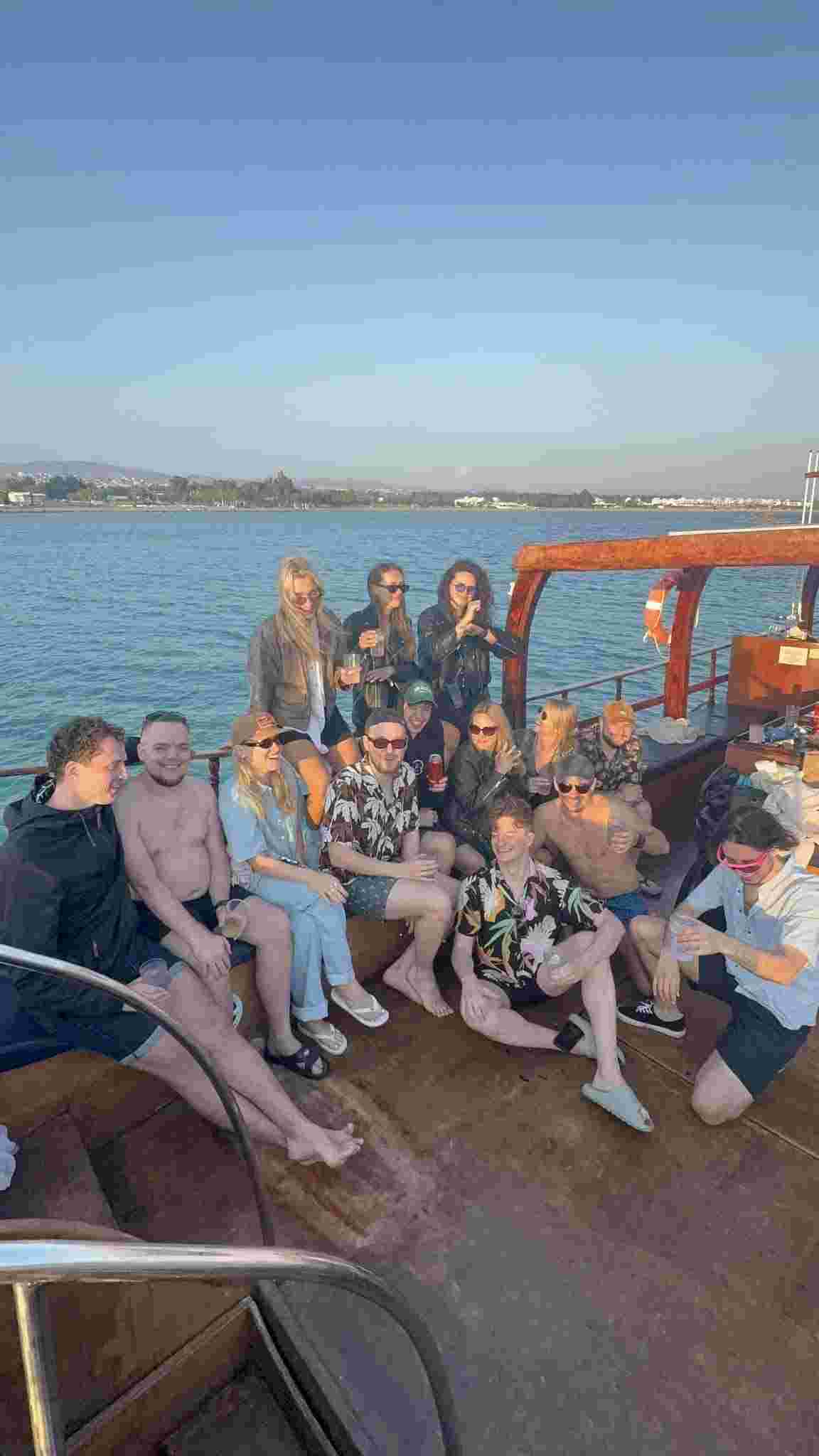 Boat tour scene 17