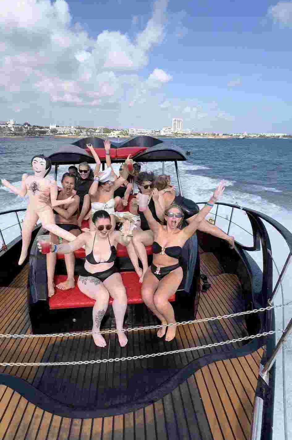 Boat tour scene 2