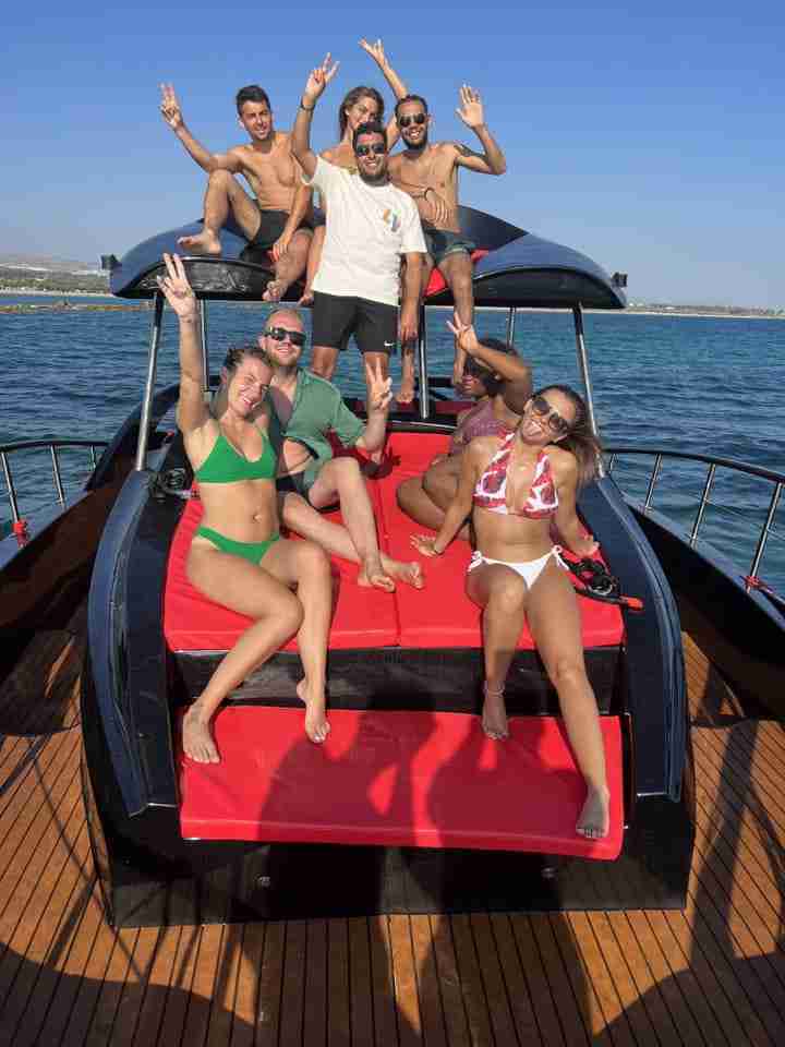 Boat tour scene 28