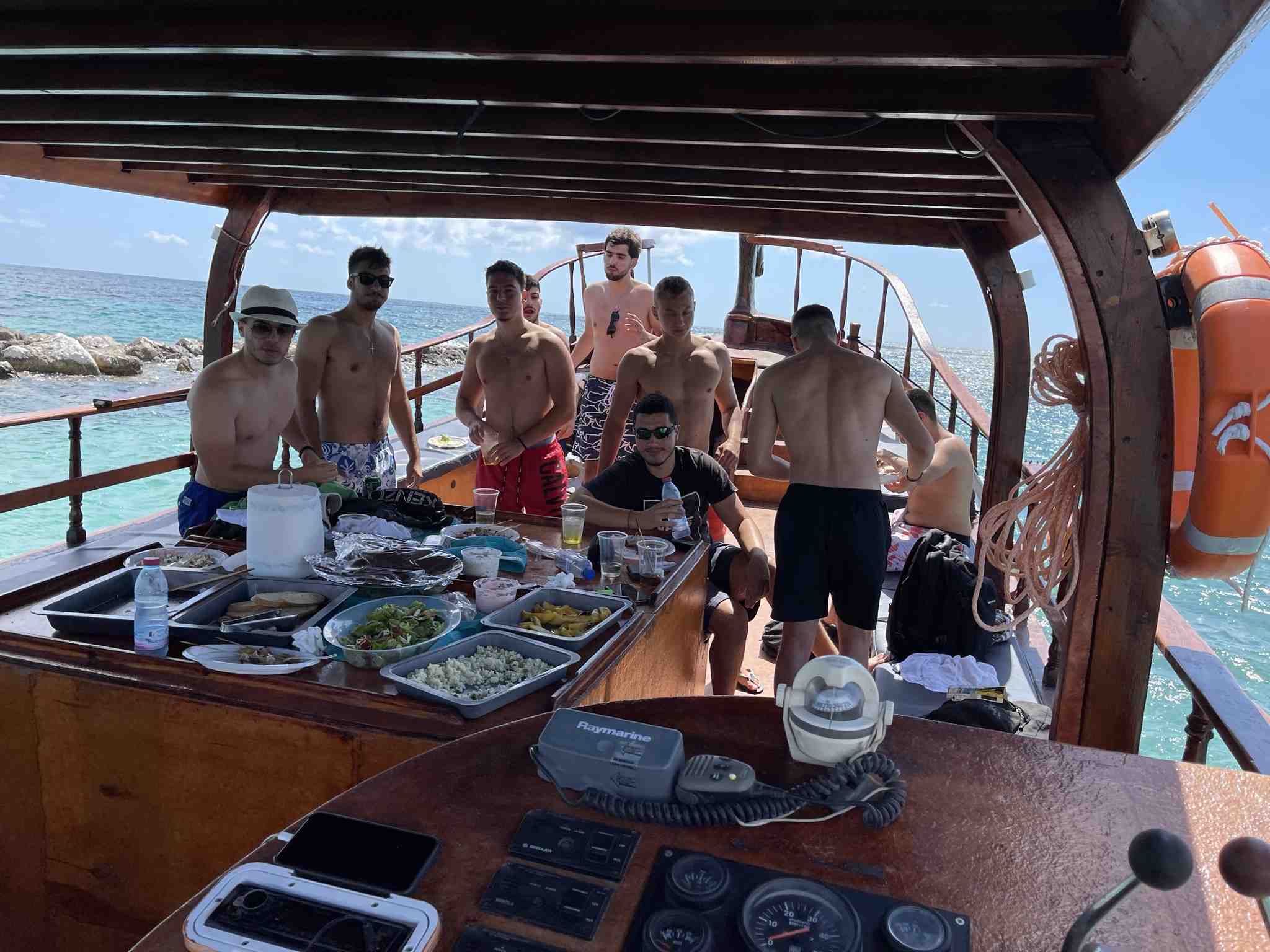 Boat tour scene 31