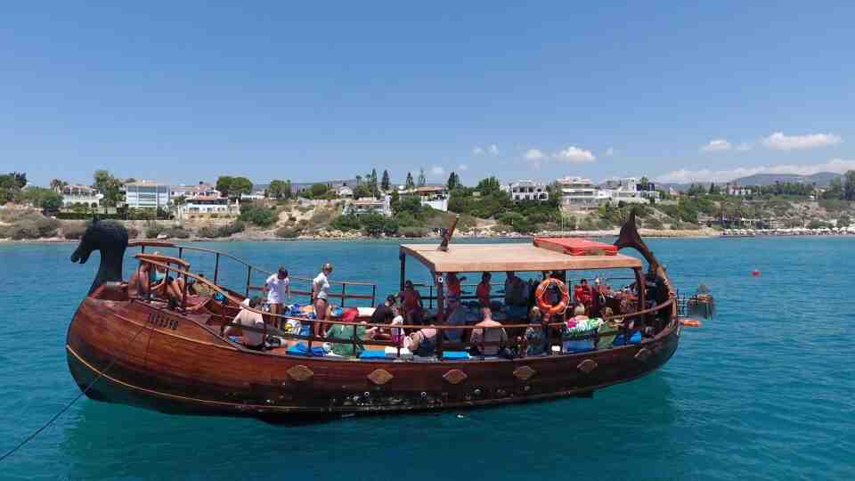 Boat tour scene 32