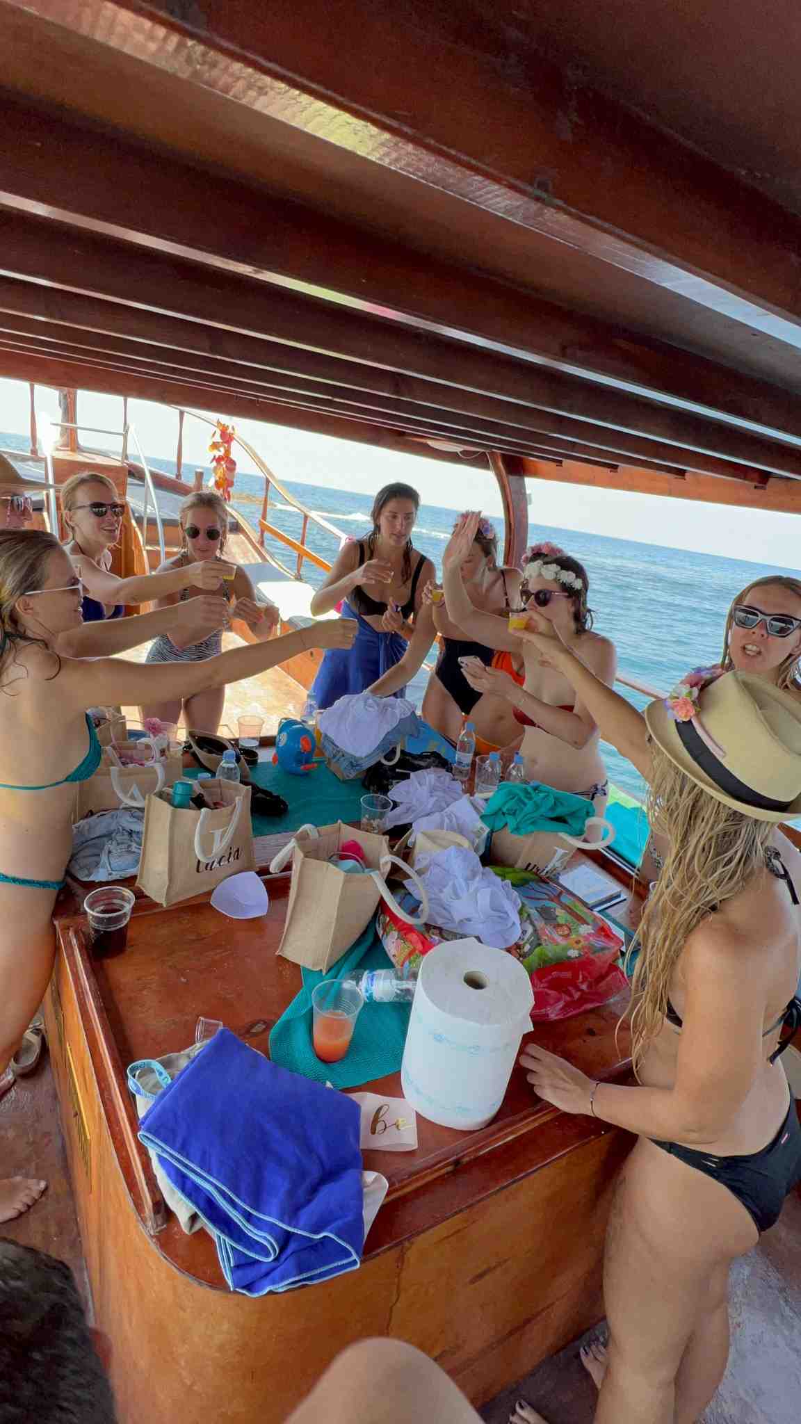 Boat tour scene 40